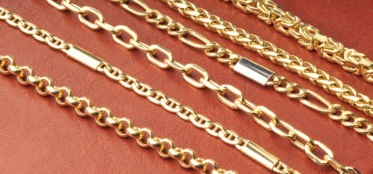 How to Shorten a Chain Necklace Without Cutting It