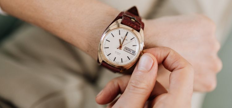 How to Change the Date on Your Wrist Watch
